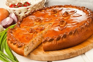 Пирог с горбушей и луком